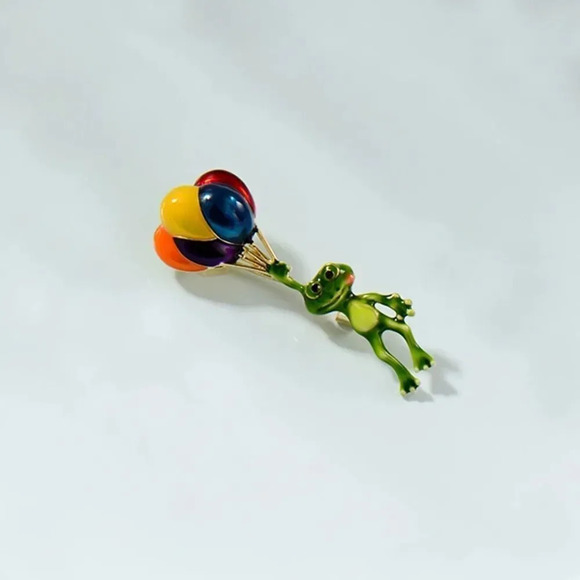 VQ Frog Brooch - Picture 3 of 7